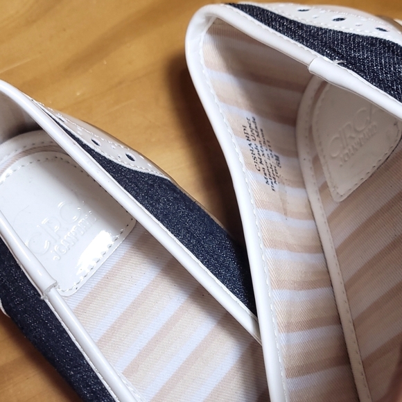 Super Cute Tooled Patent Leather Flats 🦋 - Picture 10 of 12